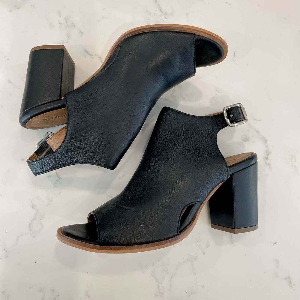 Alayah Noelle Madison peep toe heels size 6